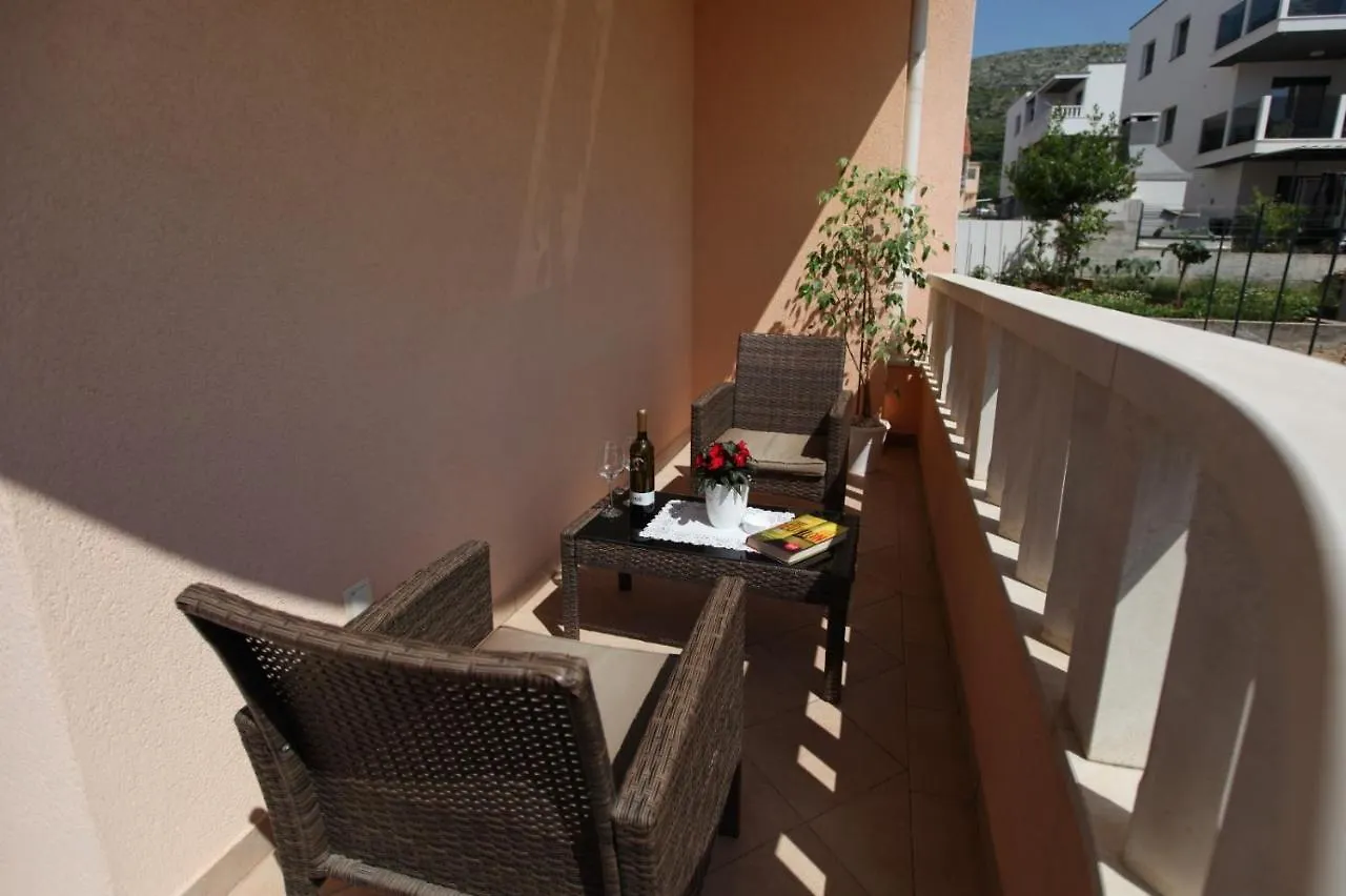Apartment Sunbreeze Trogir 0*,  Croatia
